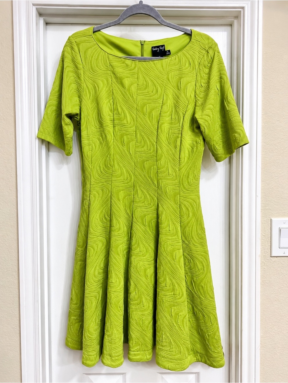 Gabby Skye women’s fit & flare dress in vibrant lime green retro size 12